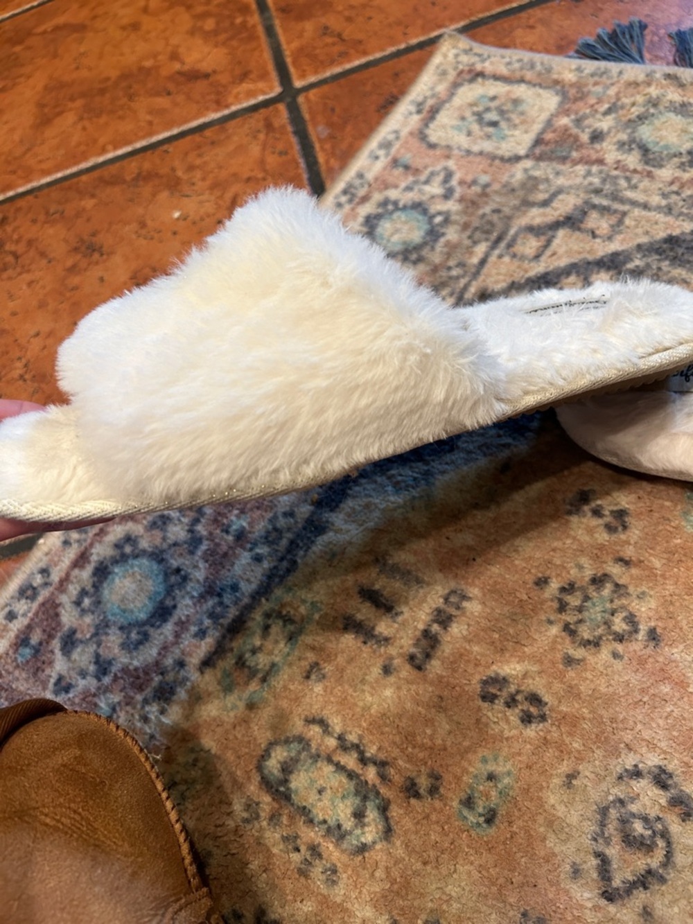 Dearfoams White Furry "I DO" Slippers with Gold Accent - Picture 5 of 9